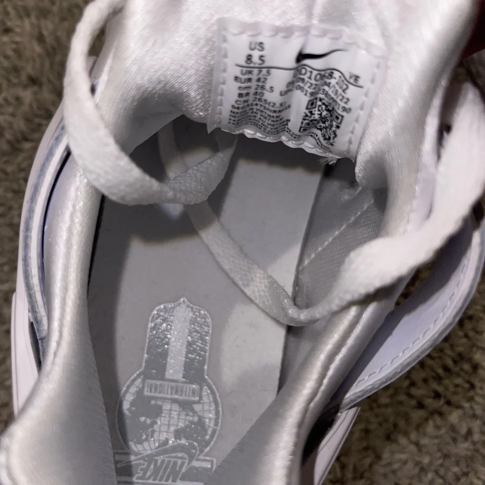 SOLD❗️Nike white huarache sneakers 🤍 - Picture 4 of 6